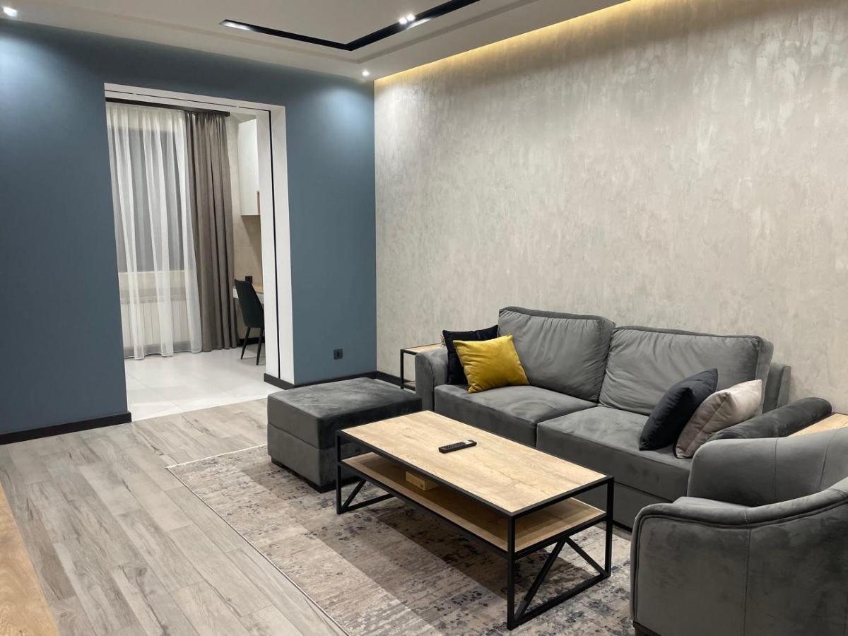 Luxury Modern Apartment In The Center Of 예레반 외부 사진